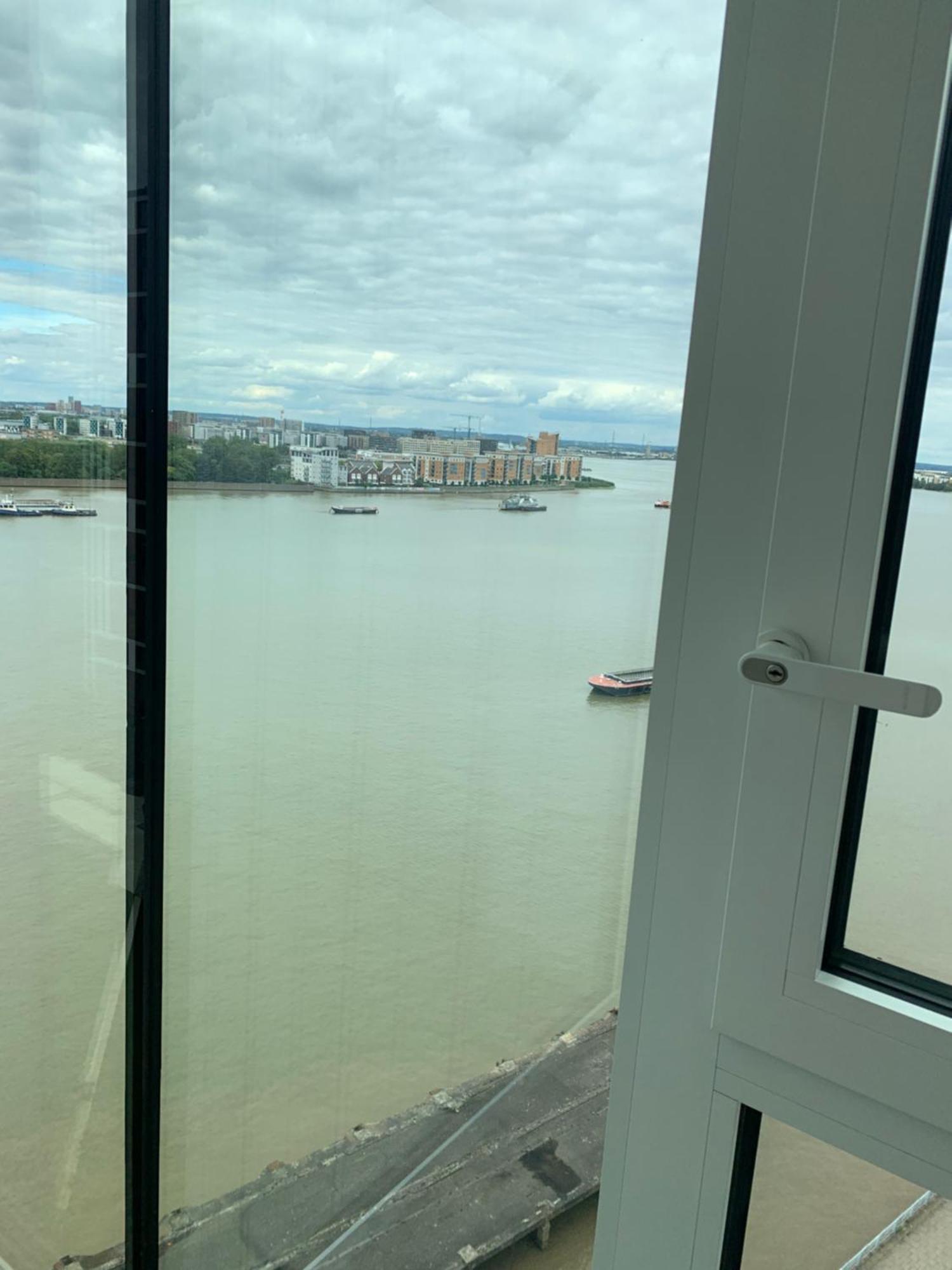 Luxury Riverside Apt With Easy Access To Central London, O2, Excel Centre And Parking Экстерьер фото