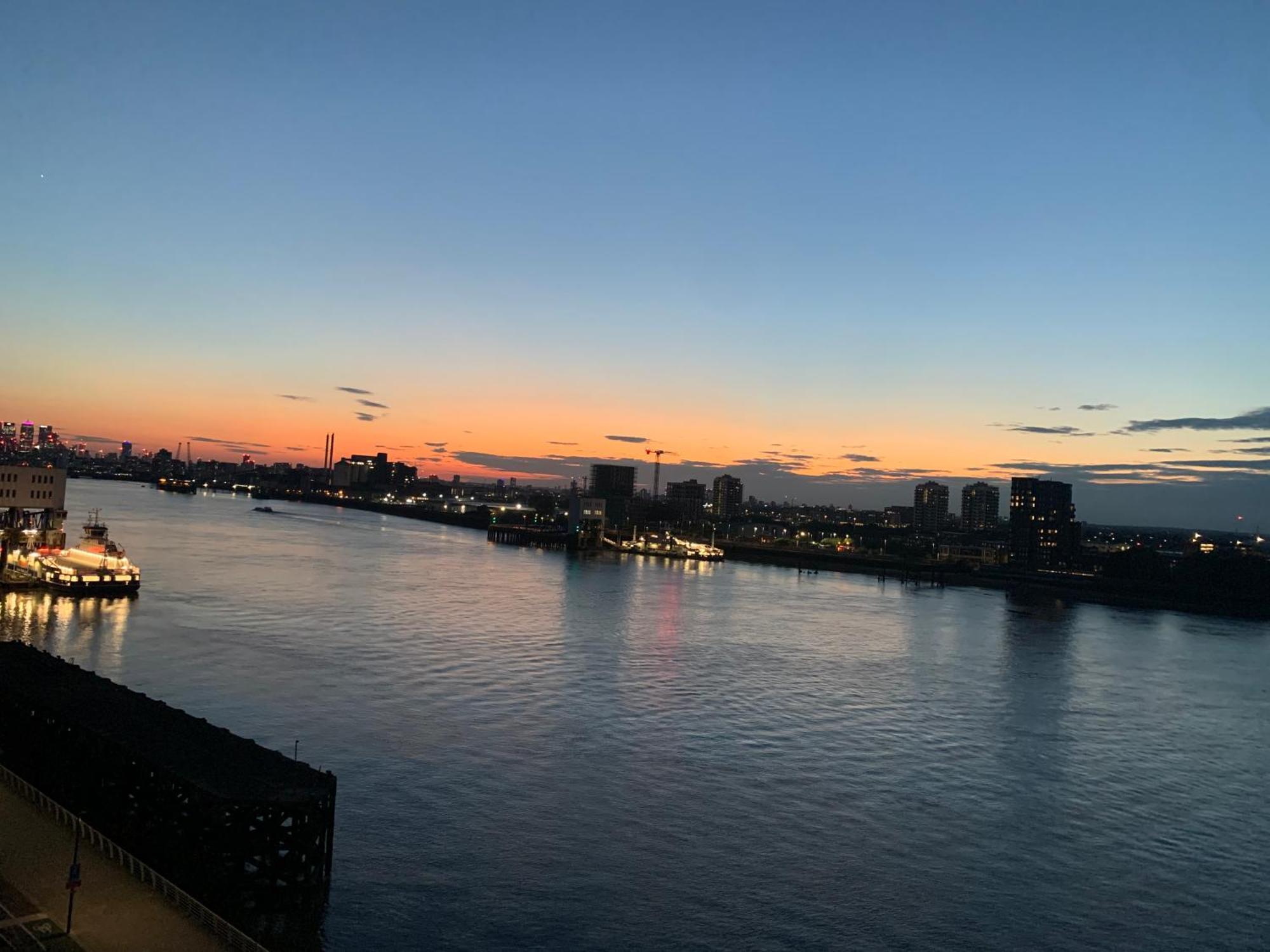Luxury Riverside Apt With Easy Access To Central London, O2, Excel Centre And Parking Экстерьер фото